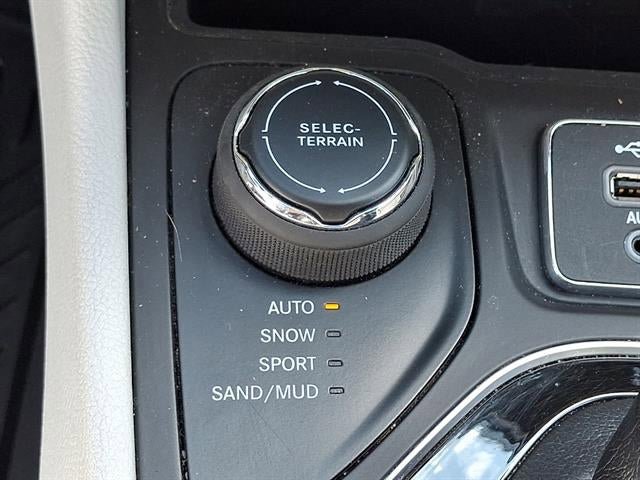 Used 2021 Jeep Cherokee Limited AWD/4WD image 25