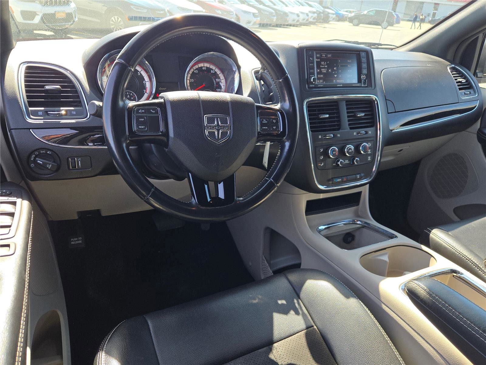 Certified 2019 Dodge Grand Caravan SXT image 22