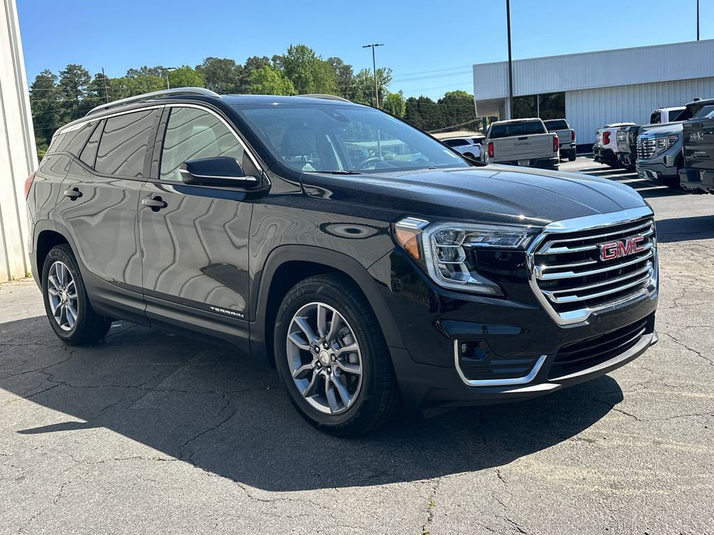 Used 2022 GMC Terrain SLT w/ Infotainment Package II FWD image 4