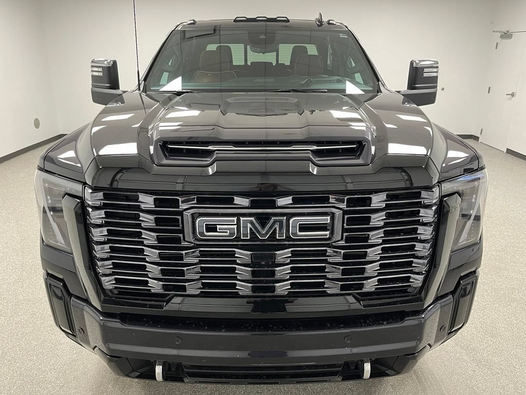 Used 2026 GMC Sierra 3500 Denali Ultimate AWD/4WD image 3