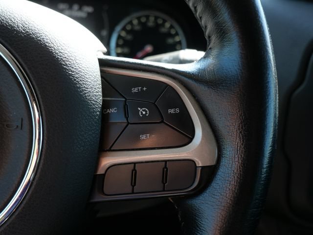 Used 2017 Jeep Renegade Latitude w/ Popular Equipment Group AWD/4WD image 18