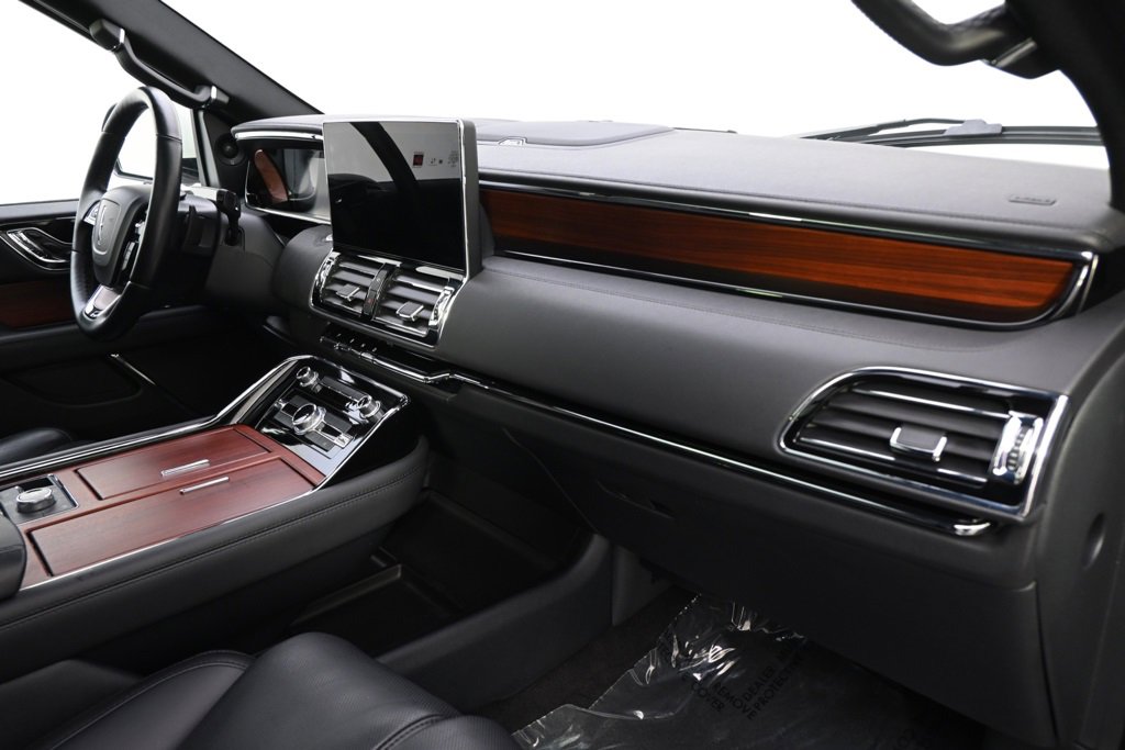 Used 2022 Lincoln Navigator Reserve w/ Monochromatic Package image 15