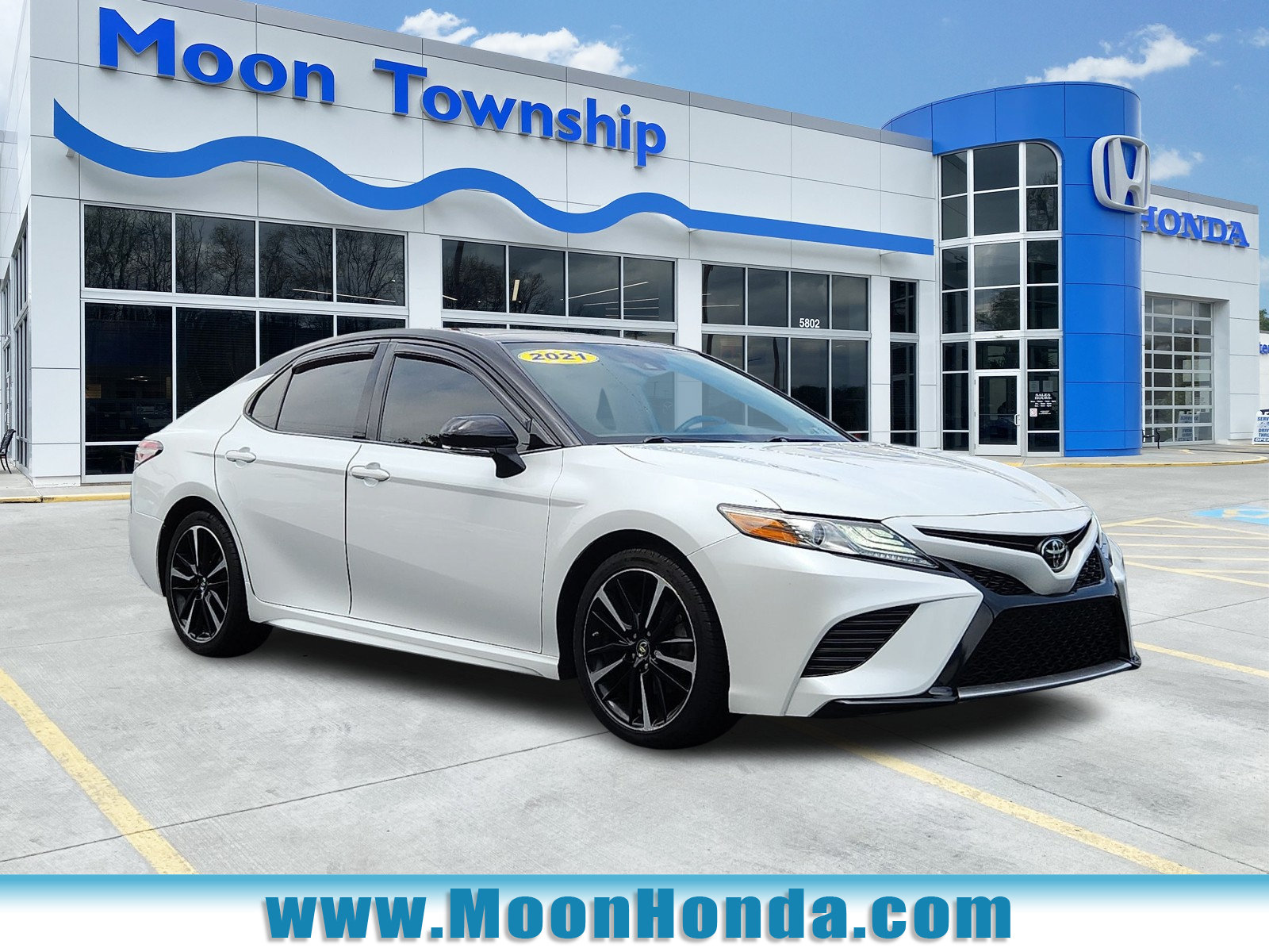 Used 2019 Toyota Camry XSE w/ Navigation Package FWD video 1