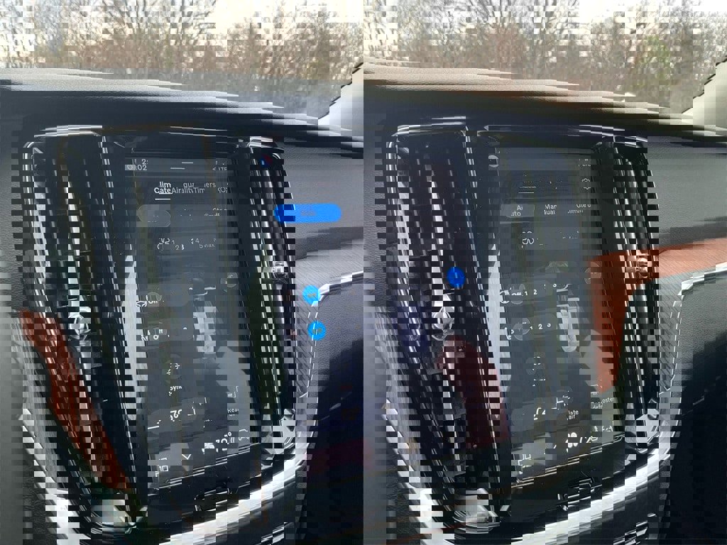 Certified 2025 Volvo S60 B5 Plus image 23