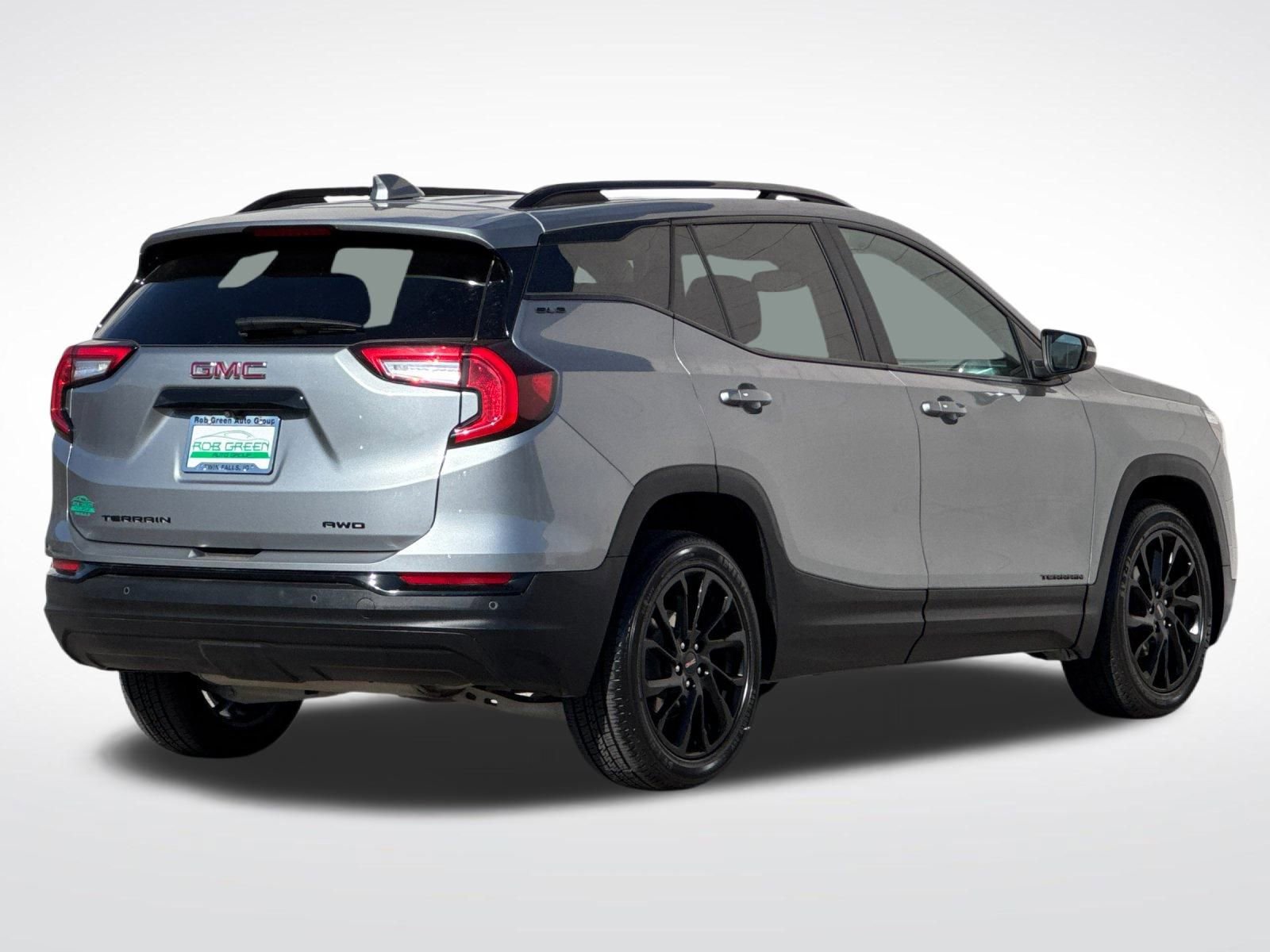 Used 2023 GMC Terrain SLE w/ Driver Convenience Package image 3