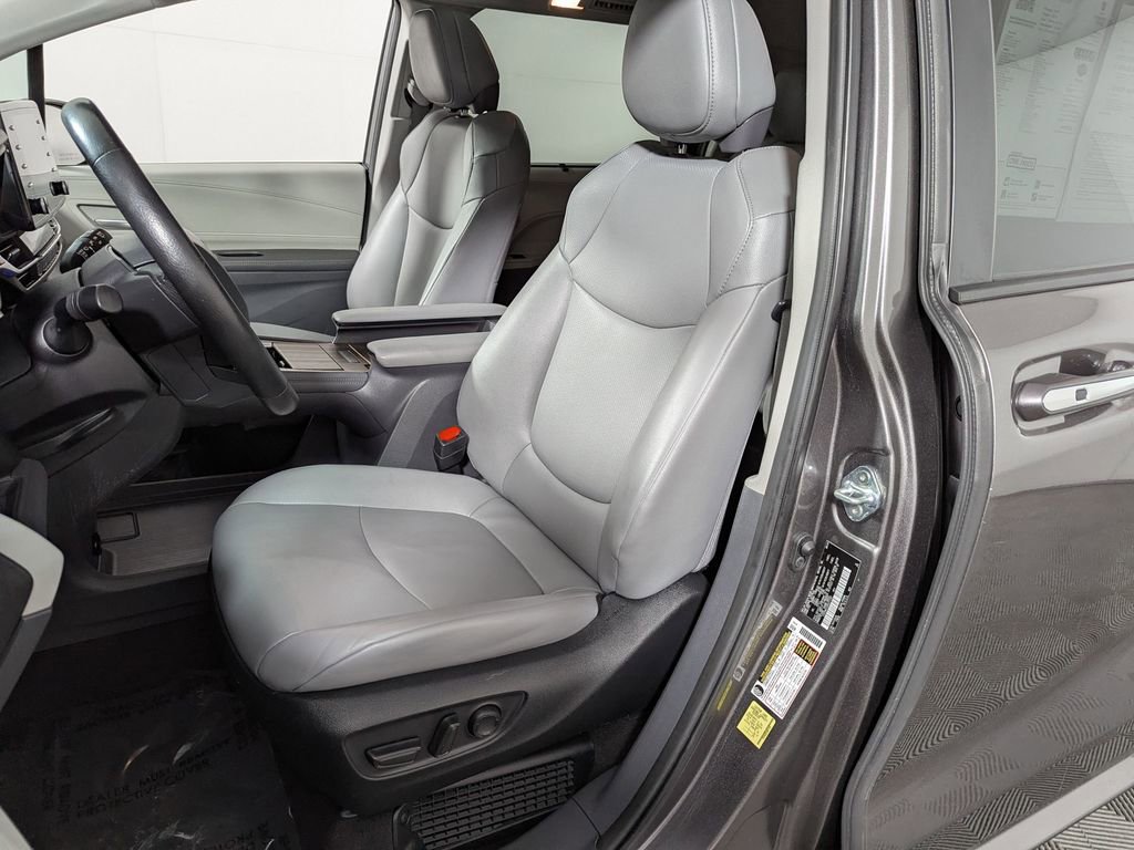 Used 2024 Toyota Sienna XLE image 14