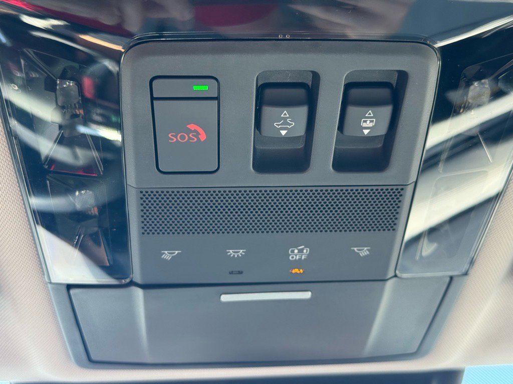 Used 2025 Mitsubishi Outlander AWD image 36