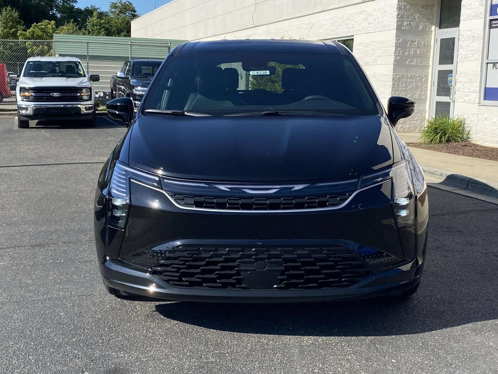 New 2027 Chrysler Pacifica Select FWD image 2
