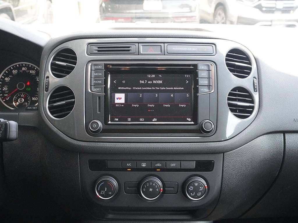 Used 2018 Volkswagen Tiguan Limited w/ Premium Package AWD/4WD image 44