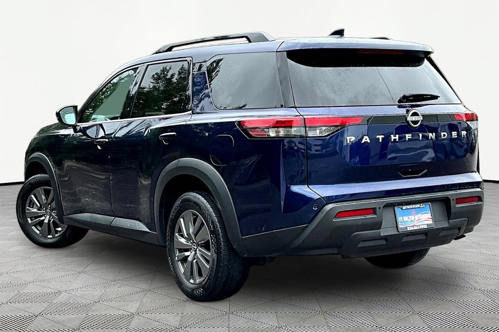 Used 2025 Nissan Pathfinder SV FWD image 5