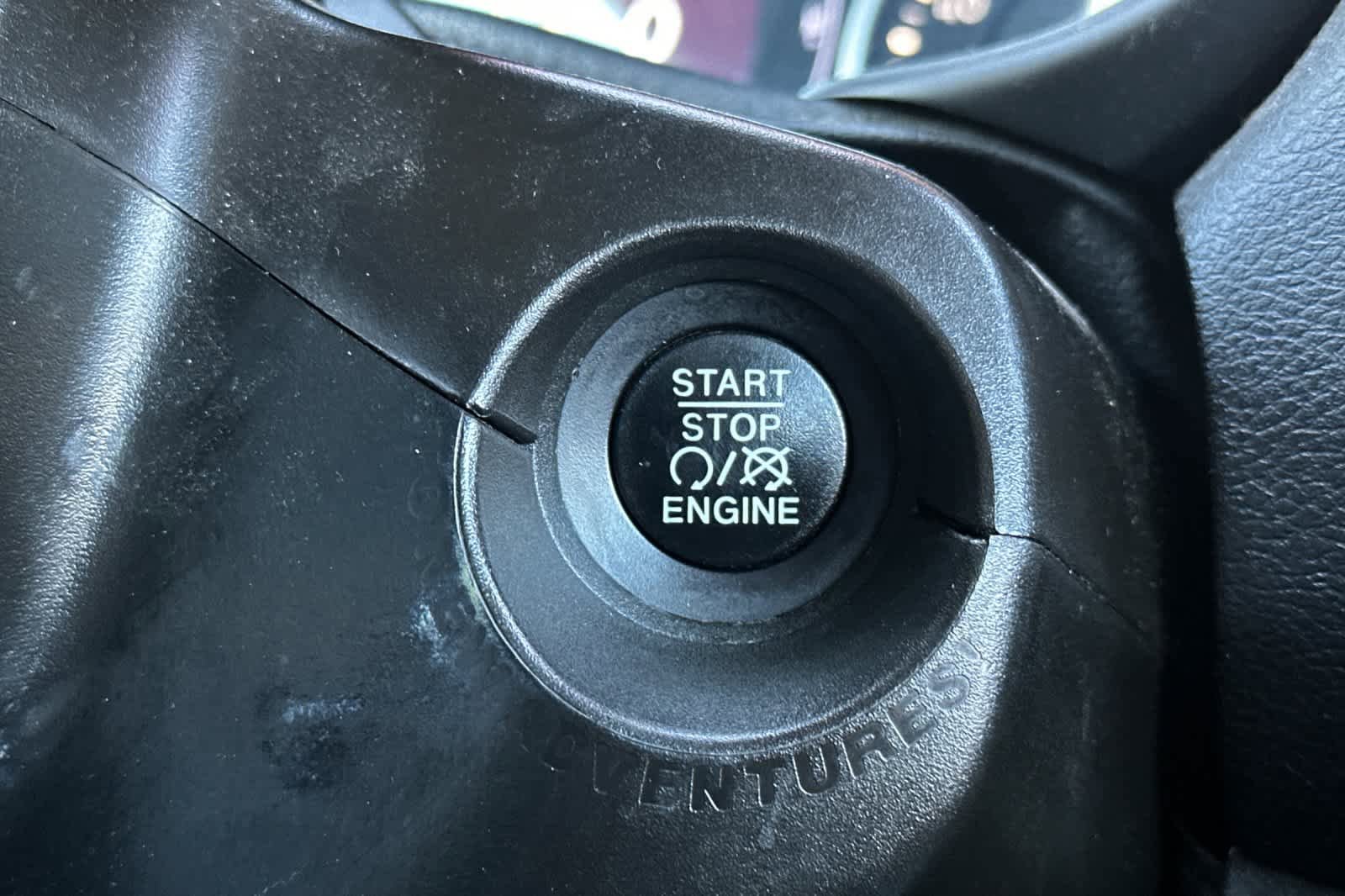 Used 2020 Jeep Renegade Altitude FWD image 24