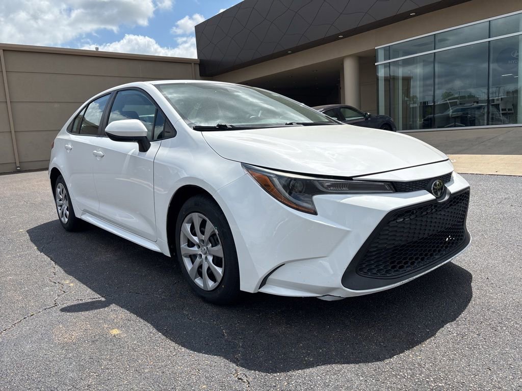 Used 2021 Toyota Corolla LE FWD image 3