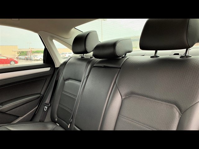 Used 2013 Volkswagen Passat 2.5 SE FWD image 11