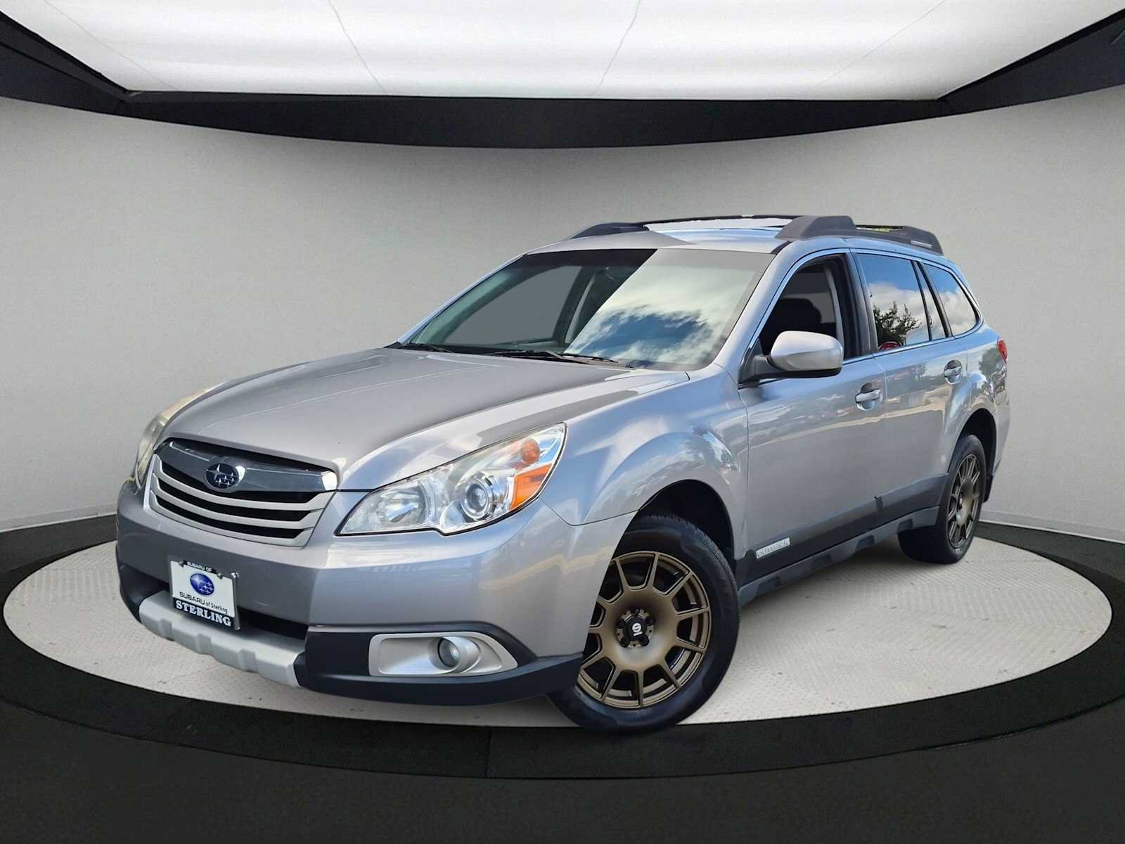Used 2010 Subaru Outback 2.5i Premium AWD/4WD image 1