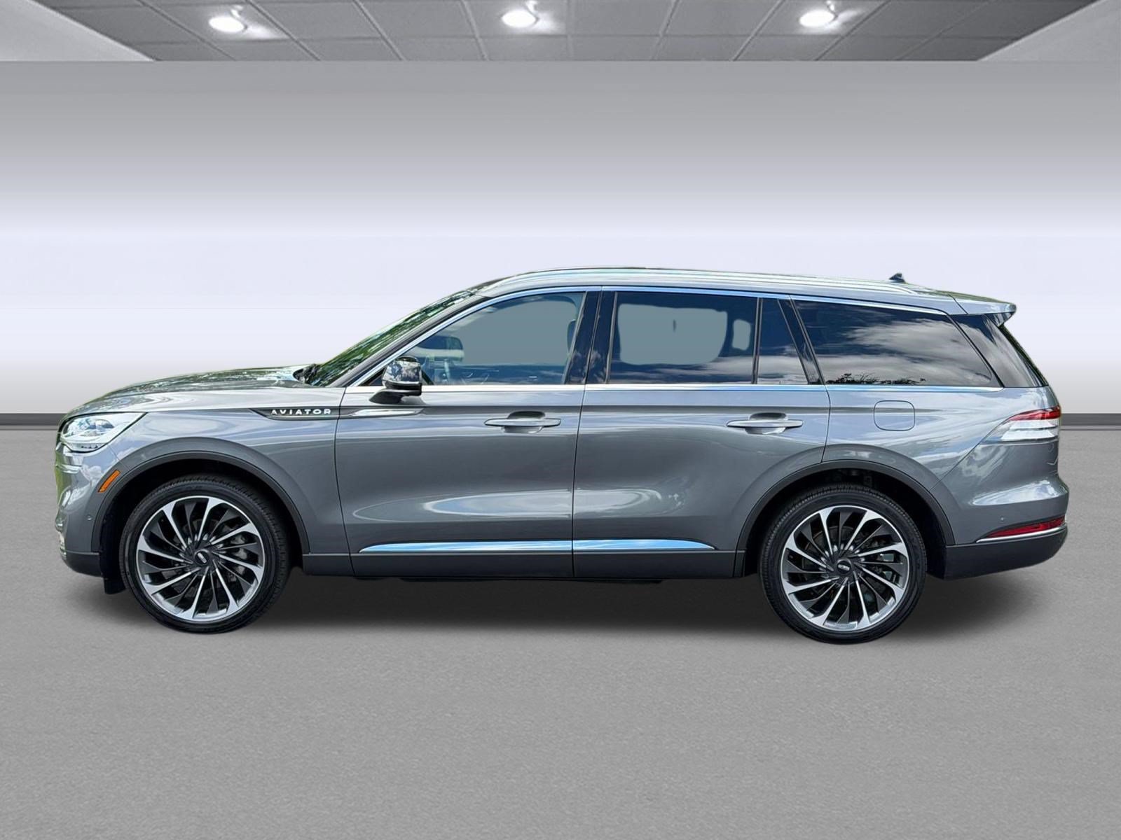 Used 2023 Lincoln Aviator Reserve w/ Equipment Group 201A AWD/4WD image 2