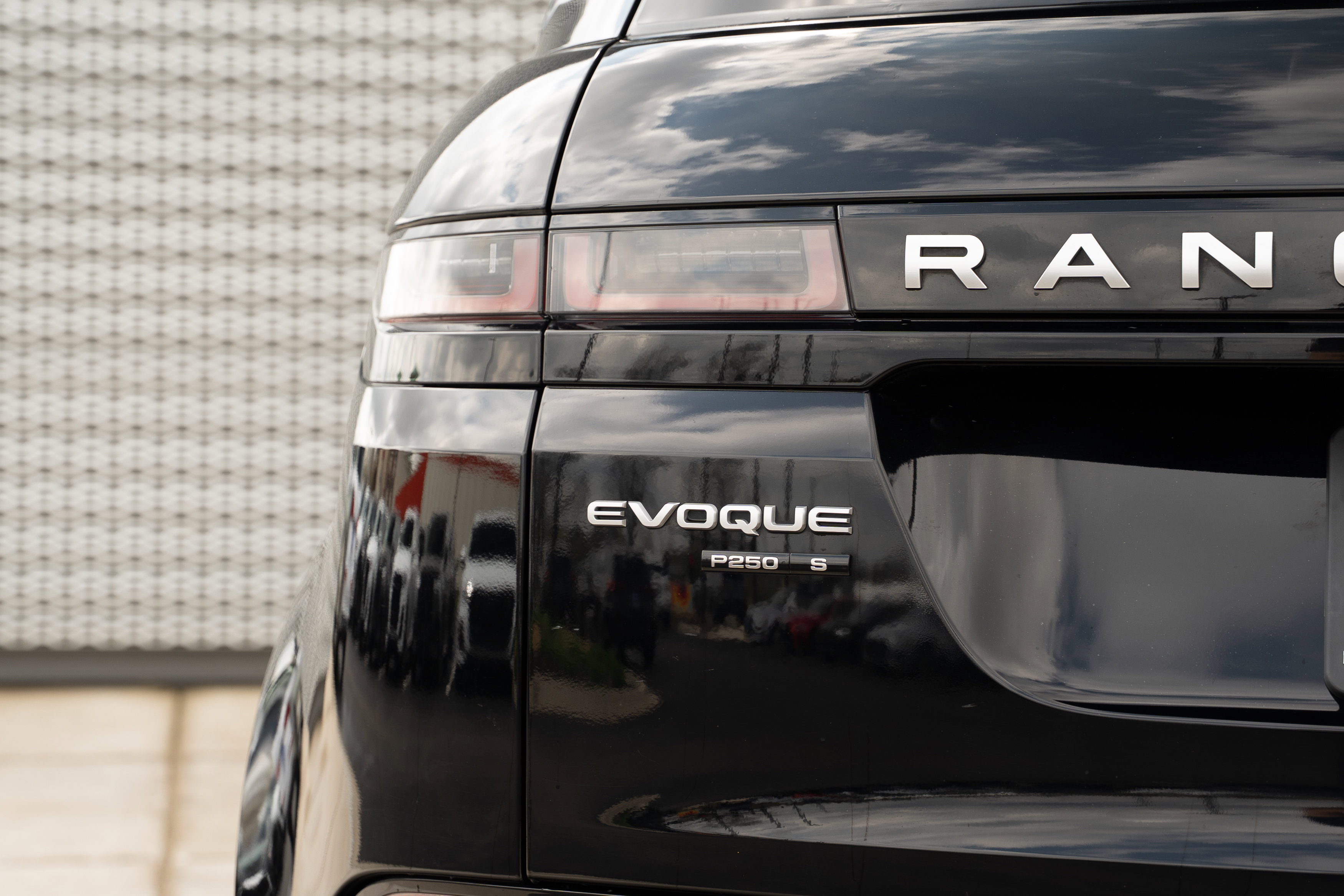 Used 2020 Land Rover Range Rover Evoque S image 29