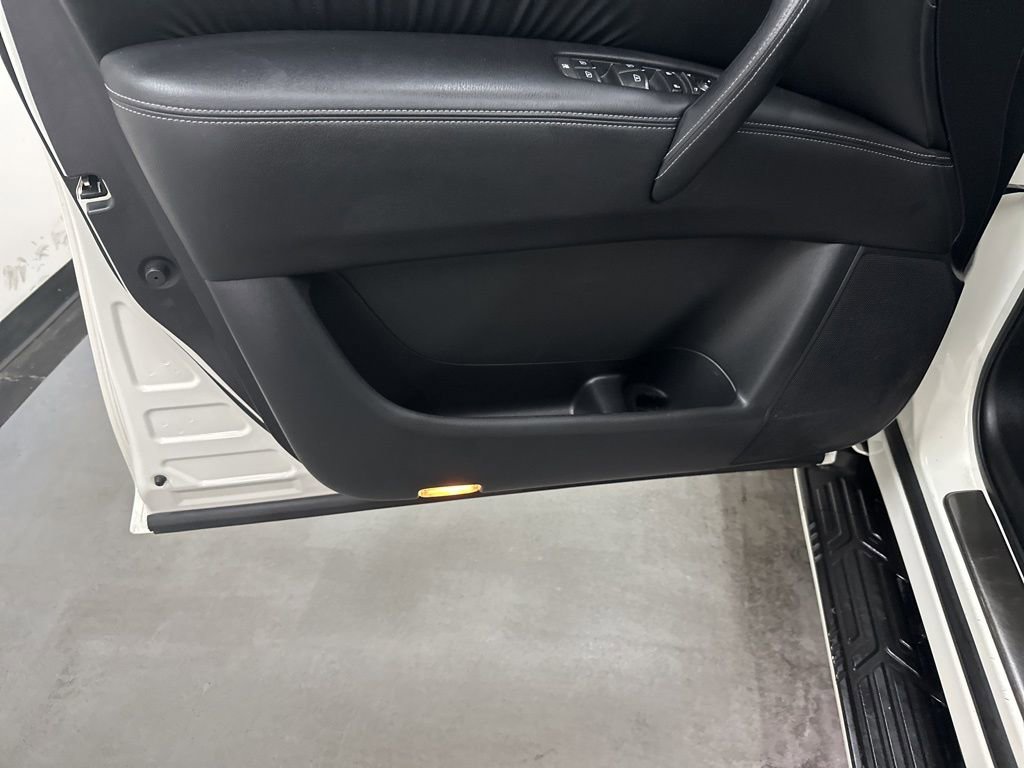Used 2019 Nissan Armada Platinum w/ Interior Lighting Package RWD image 40