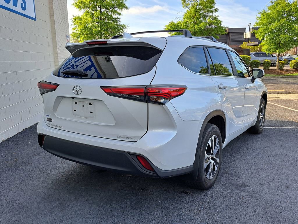 Used 2023 Toyota Highlander XLE image 6