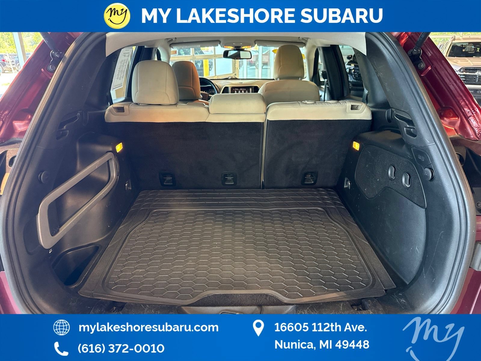 Used 2018 Jeep Cherokee Latitude AWD/4WD image 32