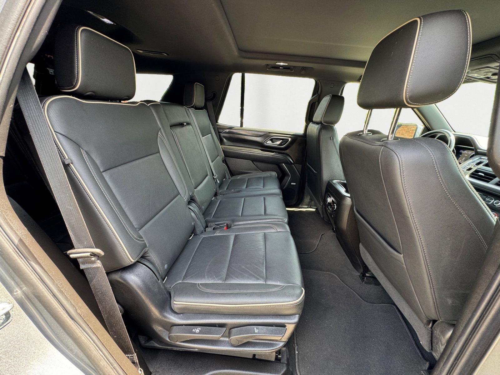 Used 2021 GMC Yukon SLT w/ SLT Premium Package AWD/4WD image 9