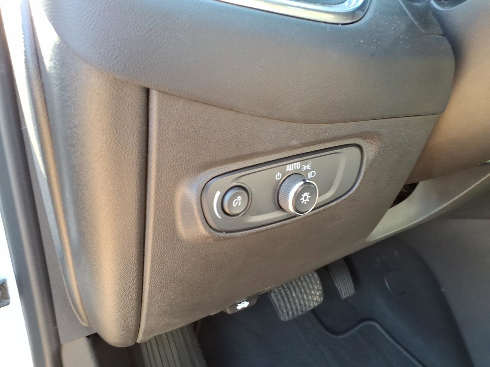 Used 2021 Chevrolet Equinox LS image 8