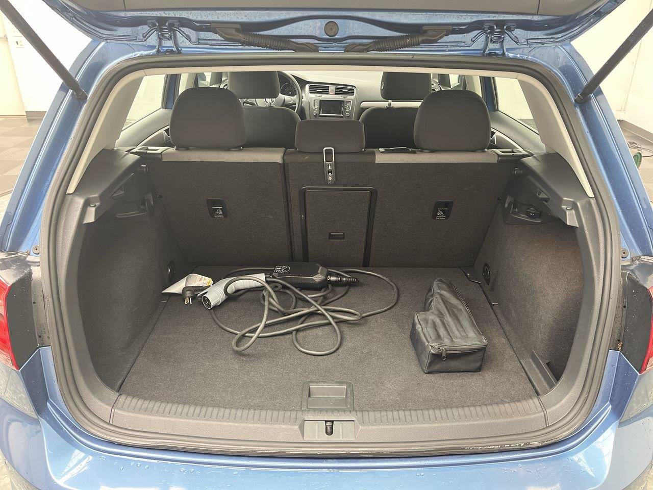 Used 2015 Volkswagen e-Golf Limited Edition FWD image 25
