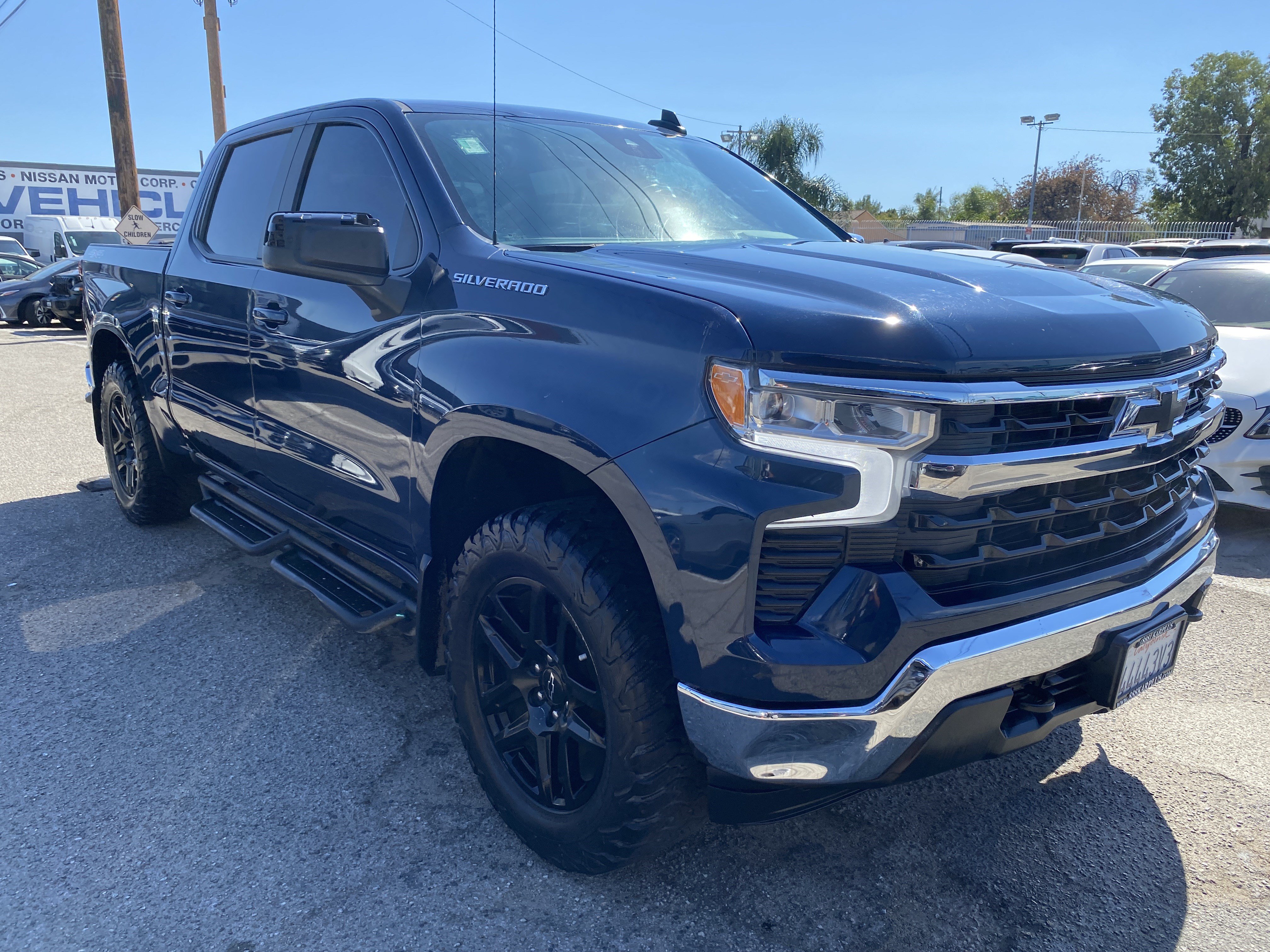 Used 2023 Chevrolet Silverado 1500 LT AWD/4WD image 8