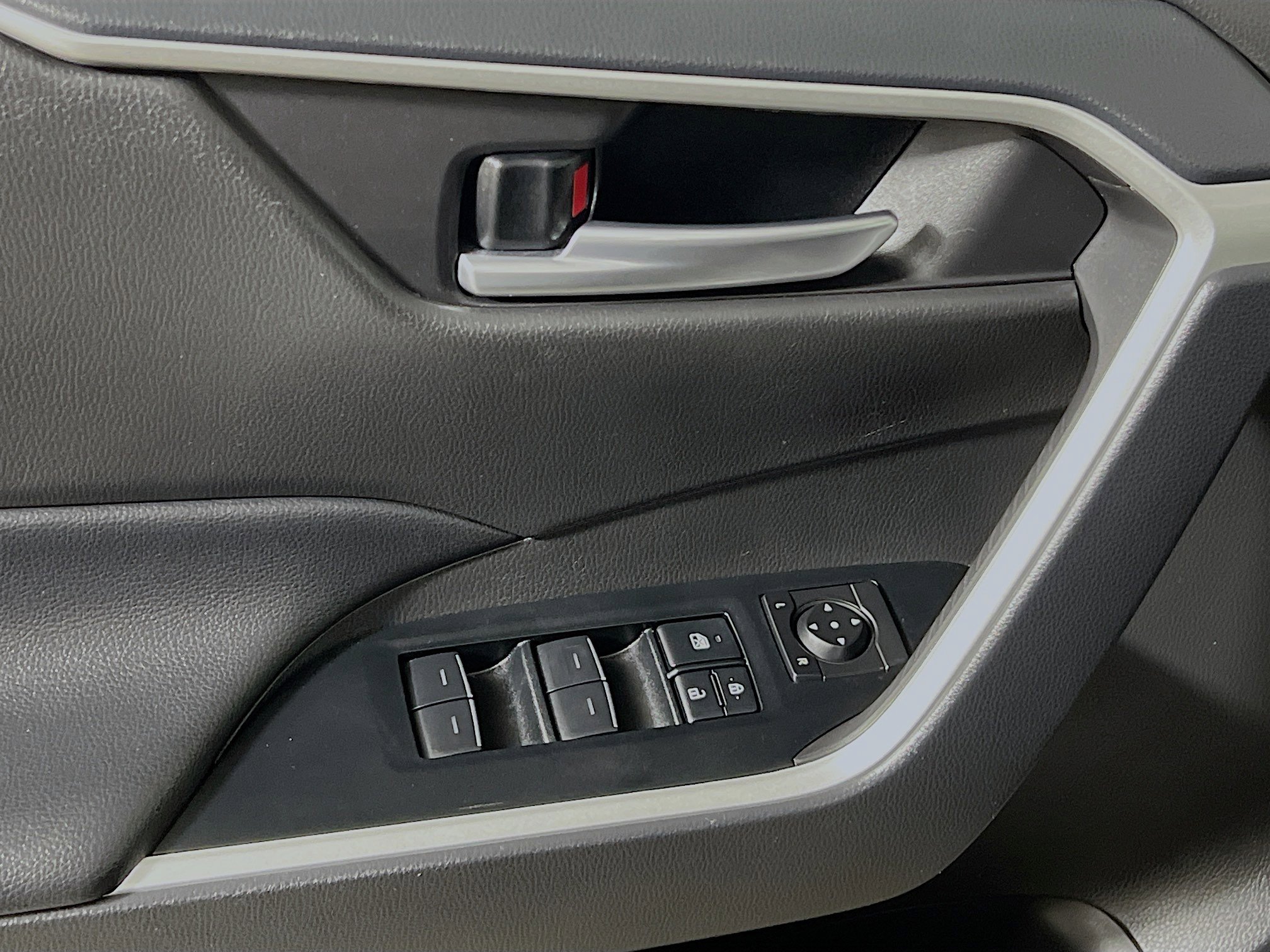 Used 2025 Toyota RAV4 XLE image 17