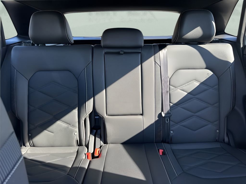 Used 2025 Volkswagen Atlas Cross Sport SE image 11