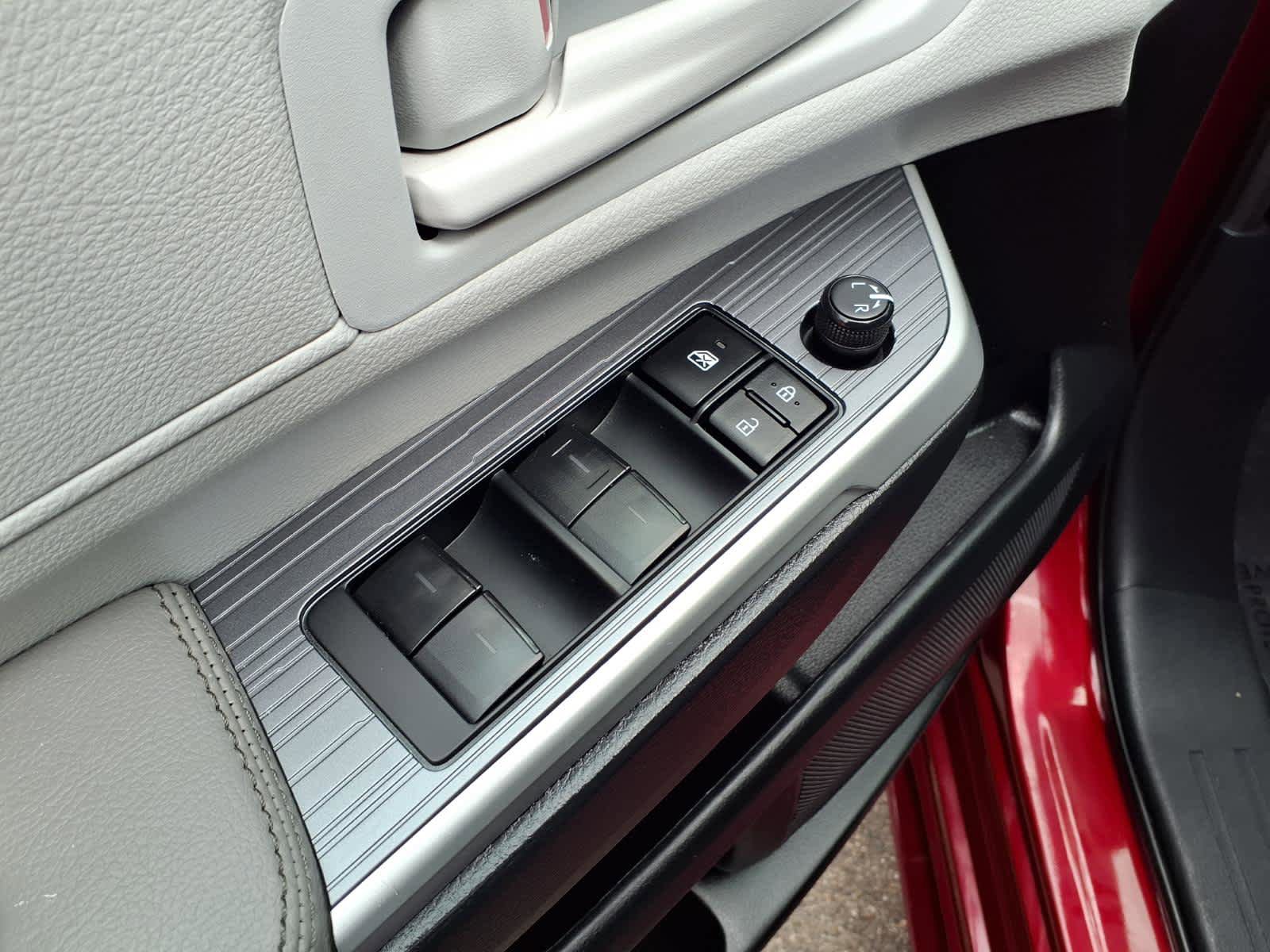 Certified 2025 Toyota Sienna LE FWD image 18