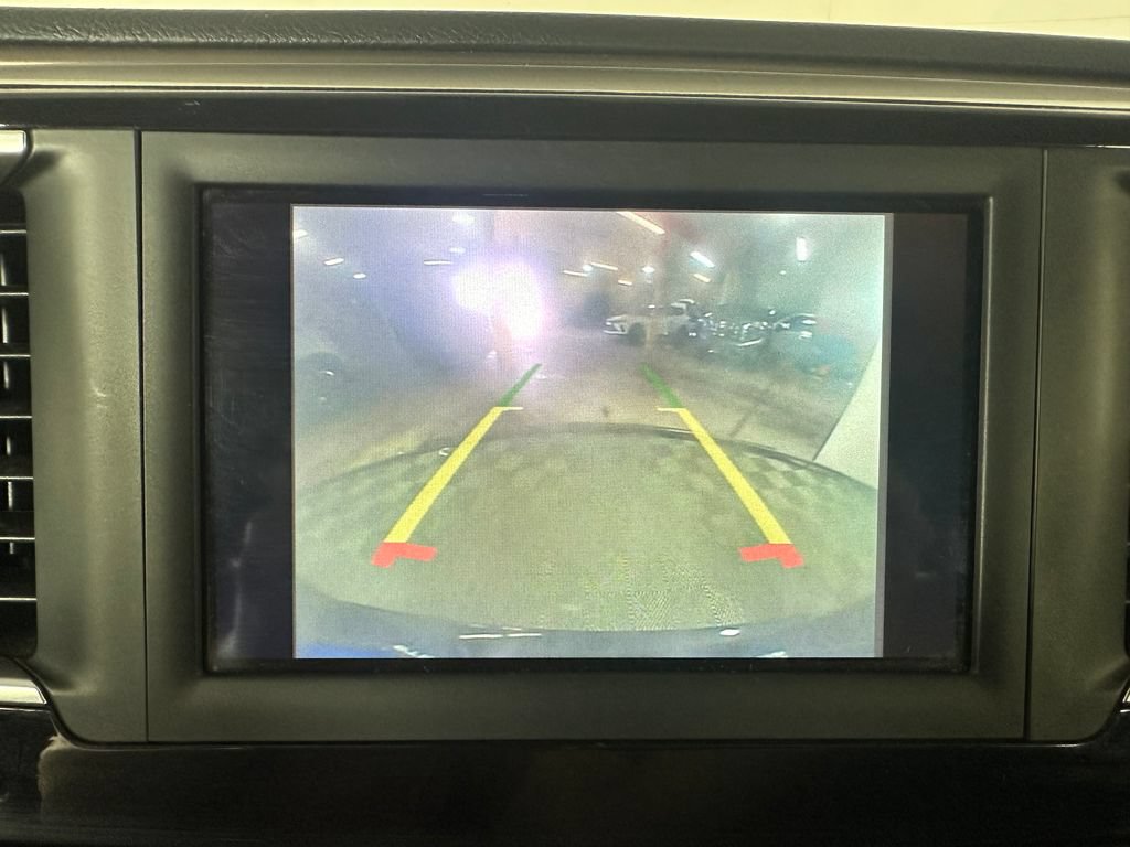 Used 2018 Chrysler Pacifica Touring-L FWD image 17