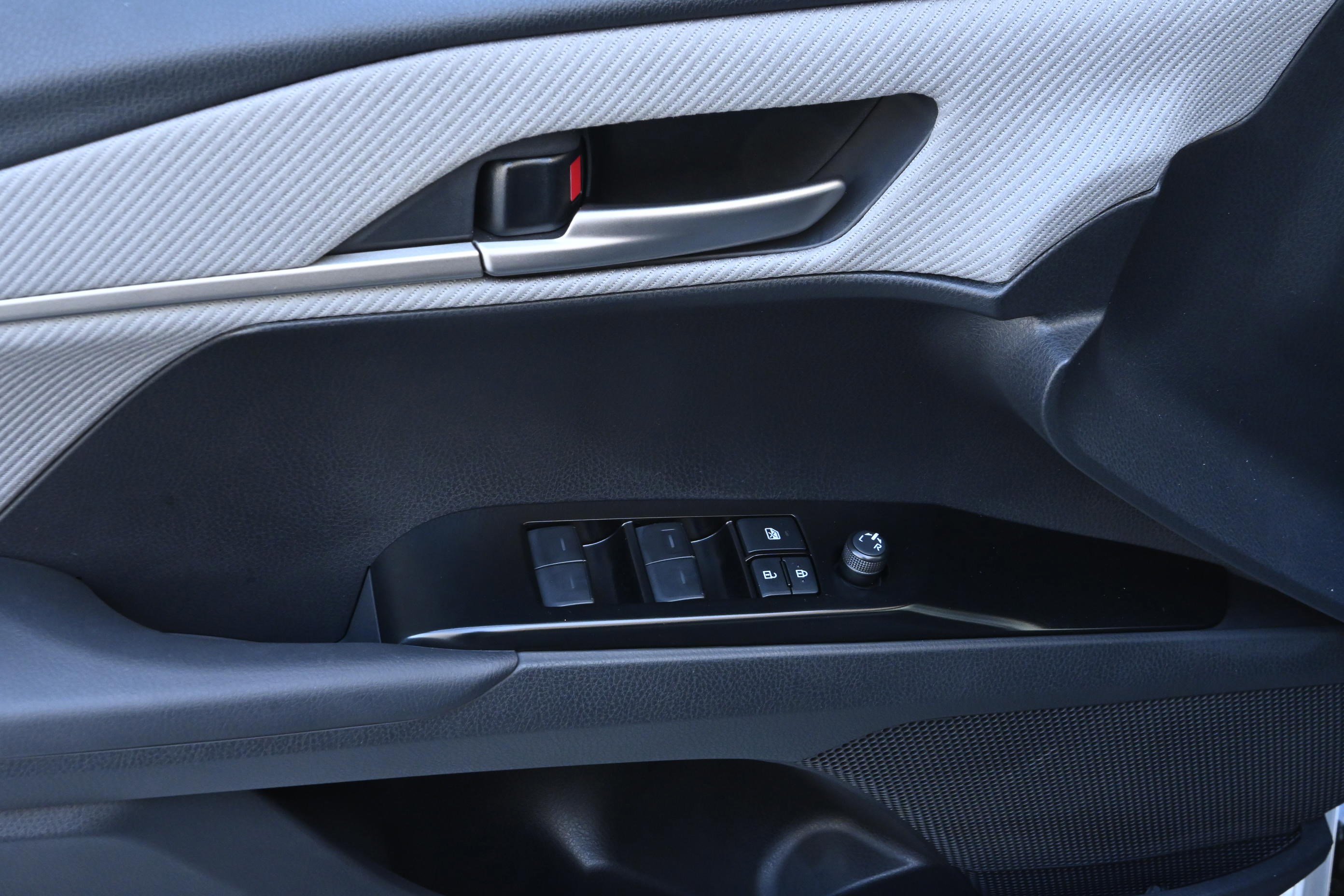 Used 2025 Toyota Camry SE image 26