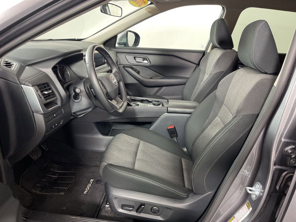 Used 2025 Nissan Rogue SV AWD/4WD image 20