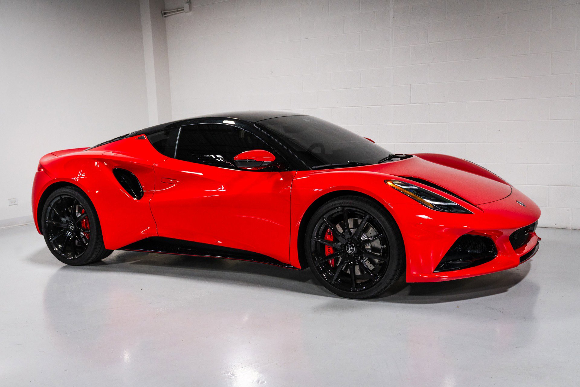 Used 2026 Lotus Emira SE RWD image 1