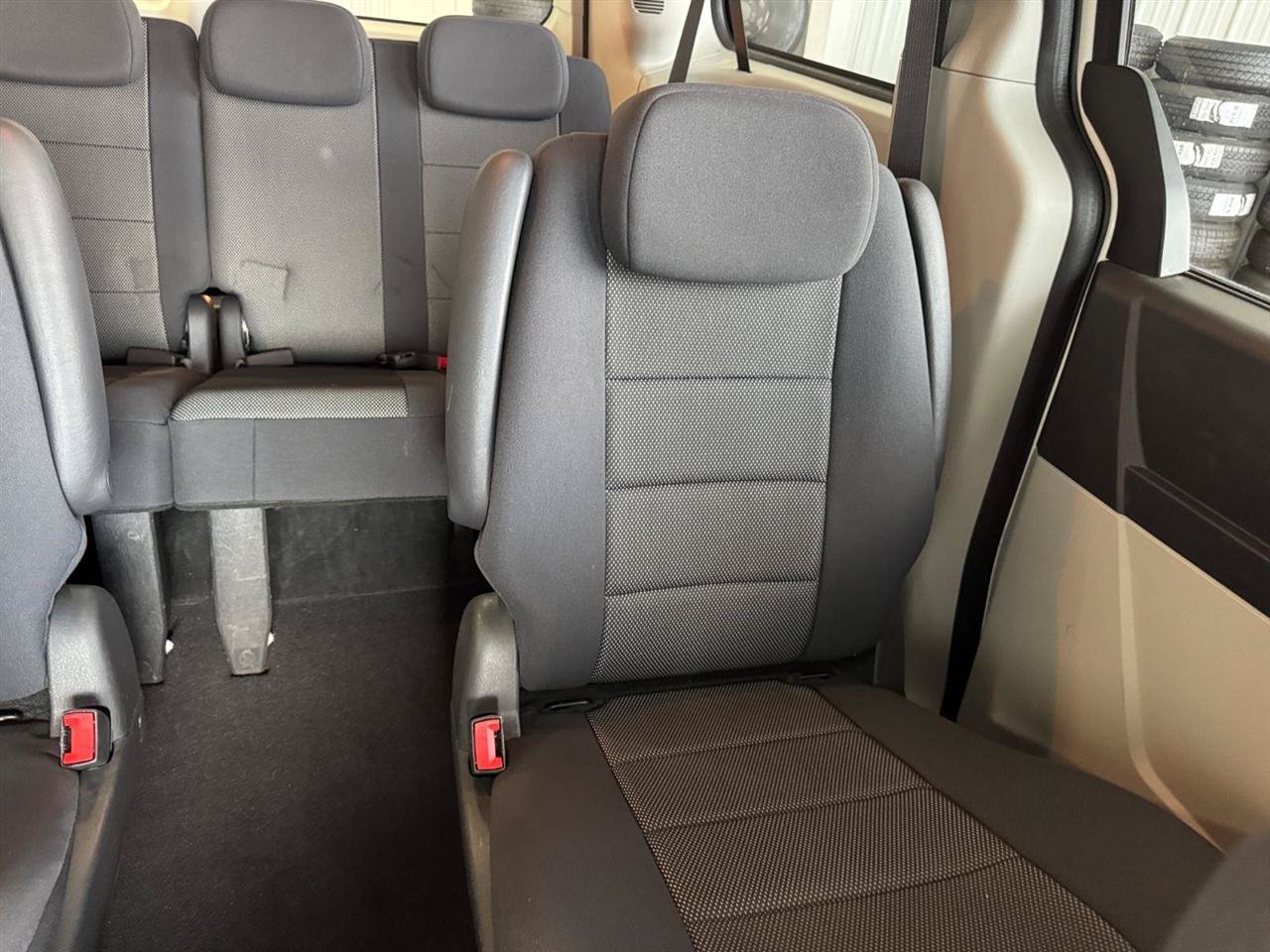 Used 2009 Dodge Grand Caravan SE w/ Climate Group FWD image 12