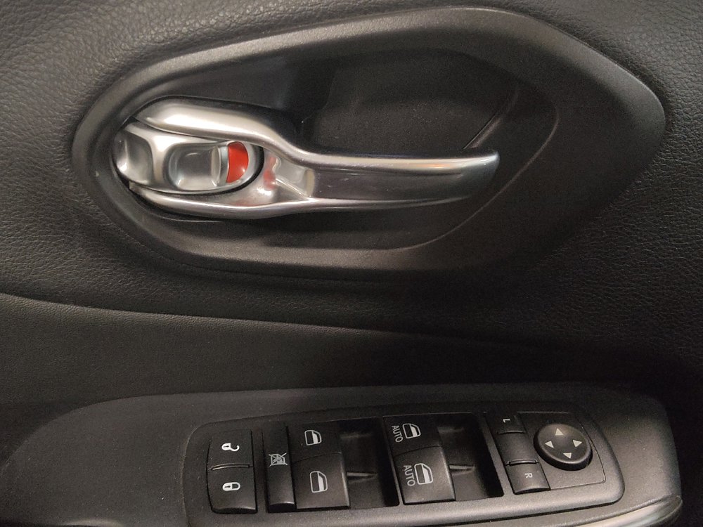 Used 2017 Jeep Cherokee 75th Anniversary image 27