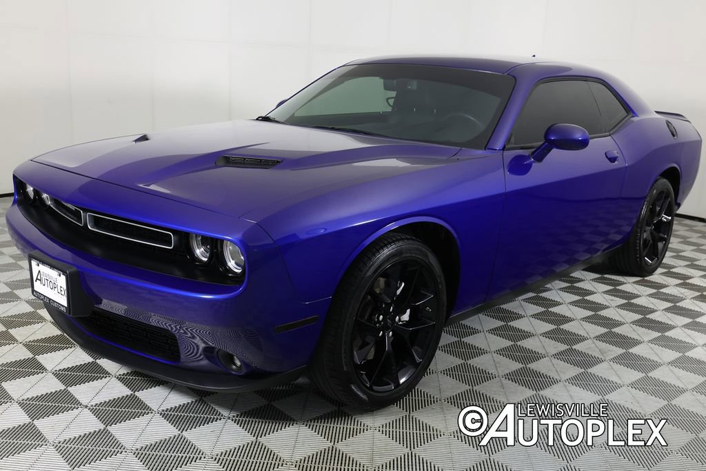 Used 2022 Dodge Challenger SXT w/ Plus Package RWD image 9