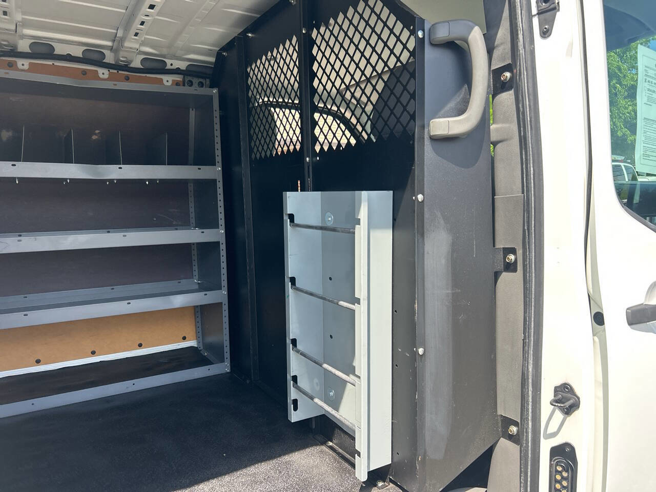 Used 2018 Nissan NV 2500 SV image 22