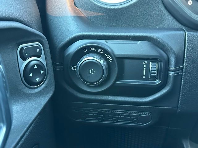 Used 2024 Jeep Wrangler Sahara image 17