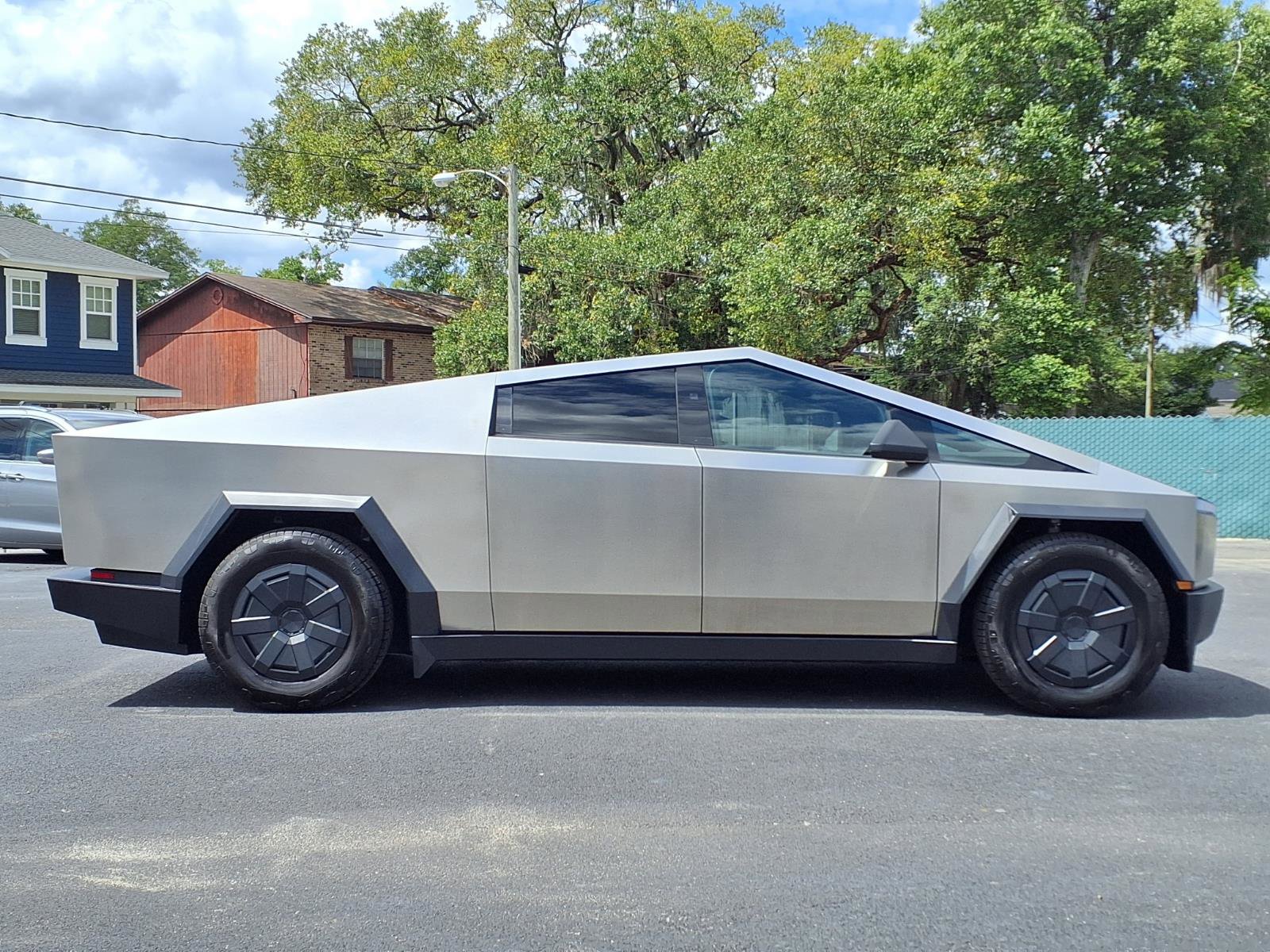 Used 2025 Tesla Cybertruck AWD Crew Cab image 32