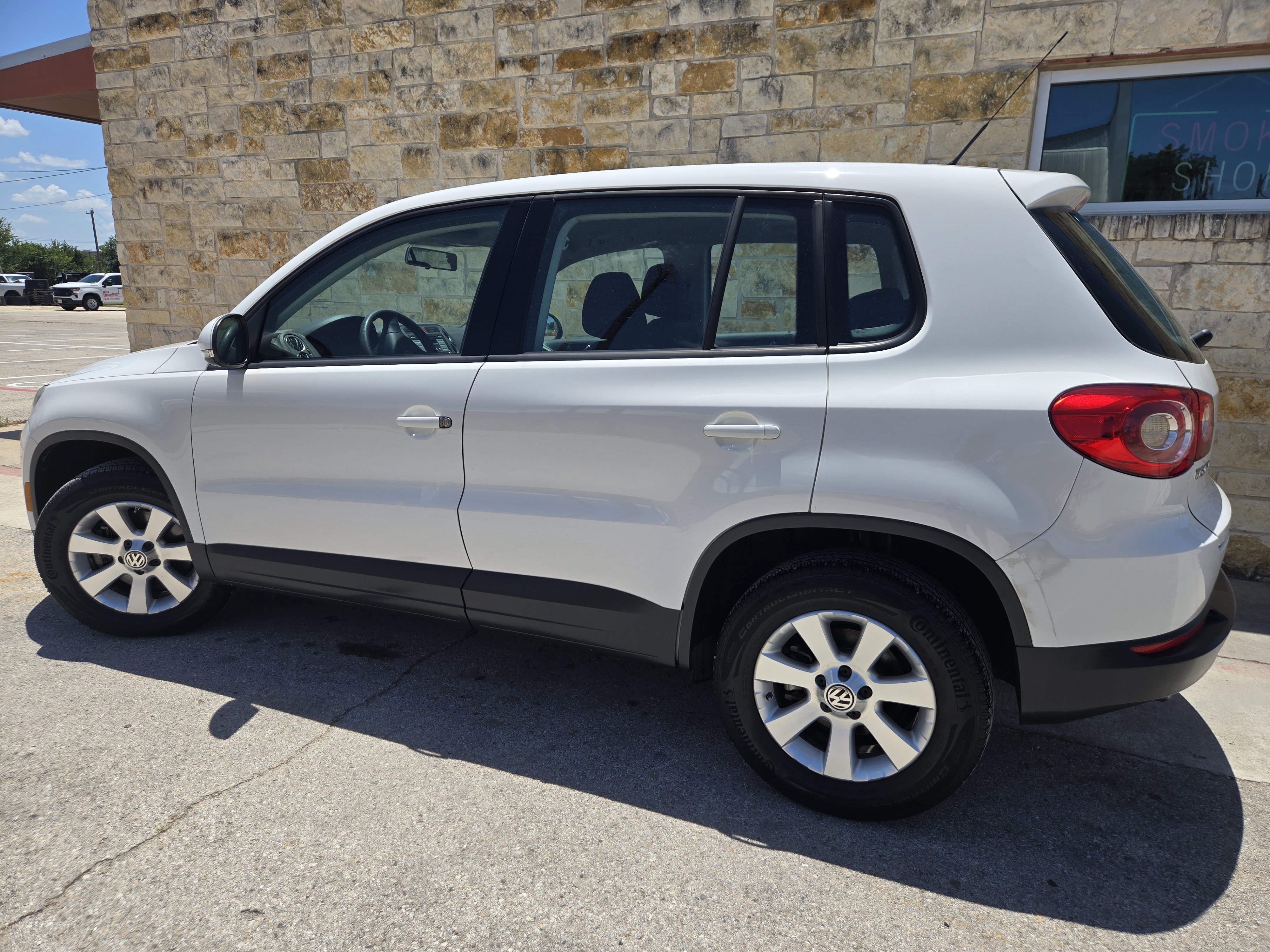 Used 2009 Volkswagen Tiguan S FWD image 3