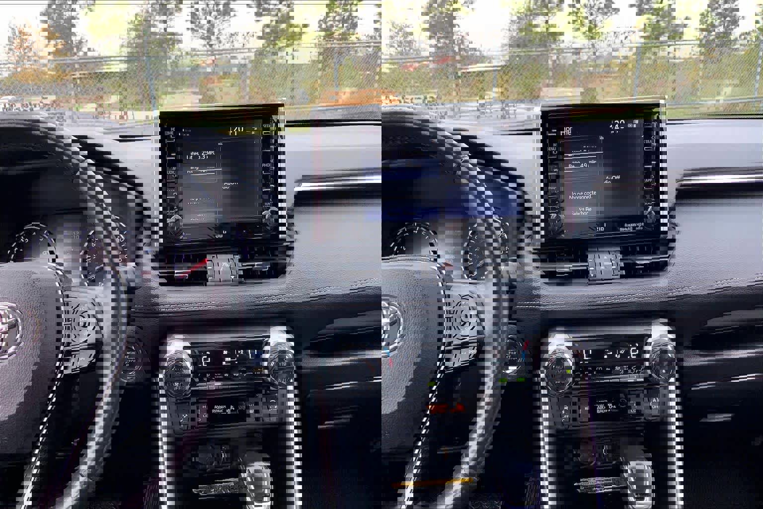 Used 2021 Toyota RAV4 XLE Premium image 6