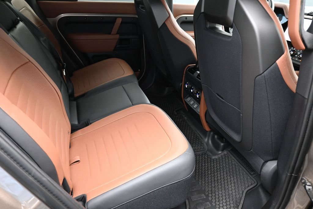 New 2026 Land Rover Defender 110 AWD/4WD image 9