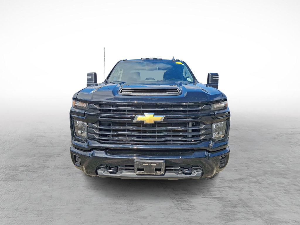 Used 2024 Chevrolet Silverado 2500 Custom w/ Custom Convenience Package AWD/4WD image 2