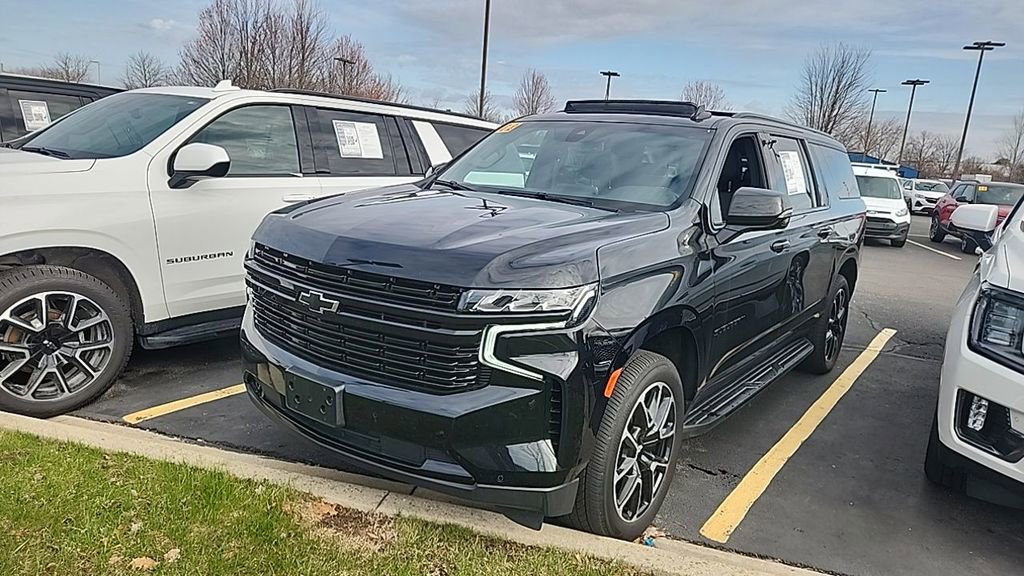 Used 2022 Chevrolet Suburban RST w/ Luxury Package AWD/4WD image 1