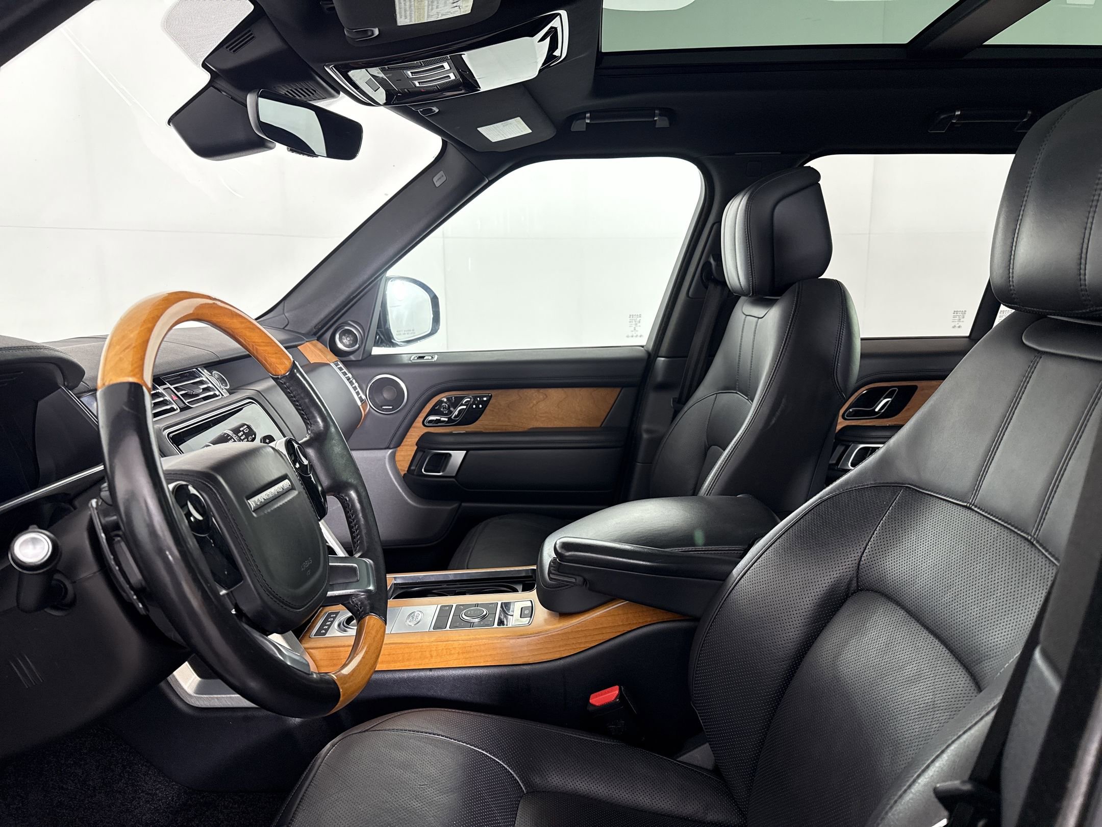 Used 2019 Land Rover Range Rover Supercharged AWD/4WD image 18