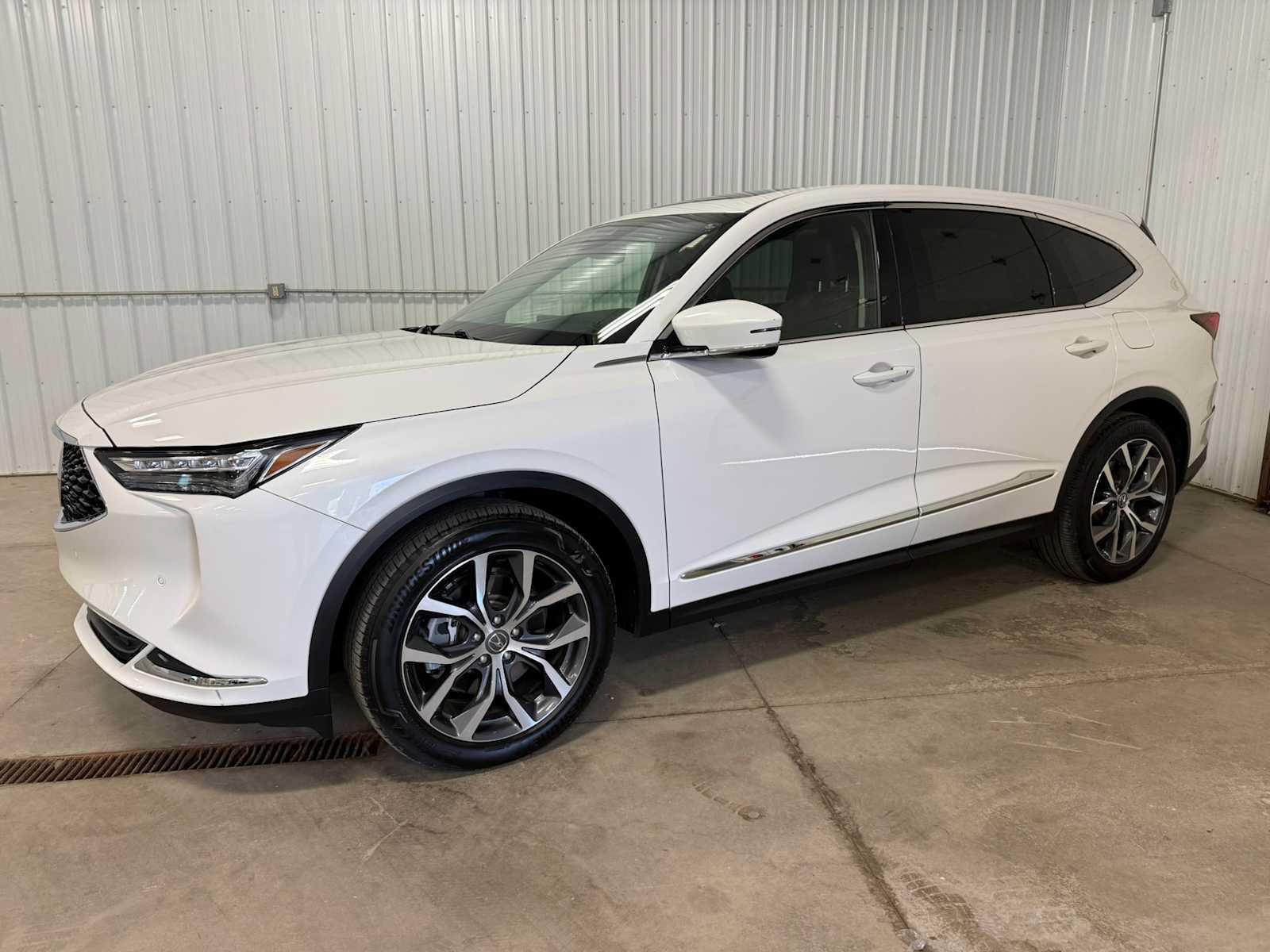Used 2024 Acura MDX SH-AWD w/ Technology Package image 2