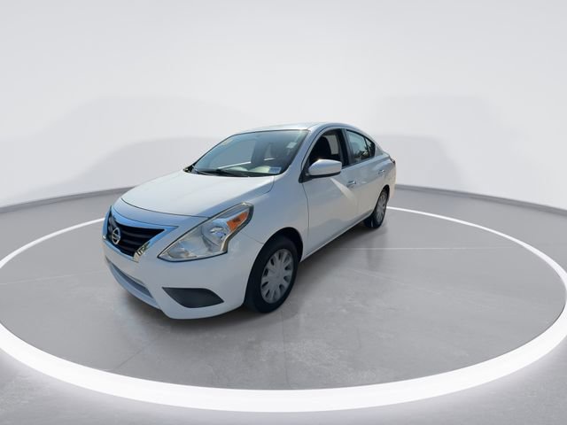 Used 2019 Nissan Versa SV image 4