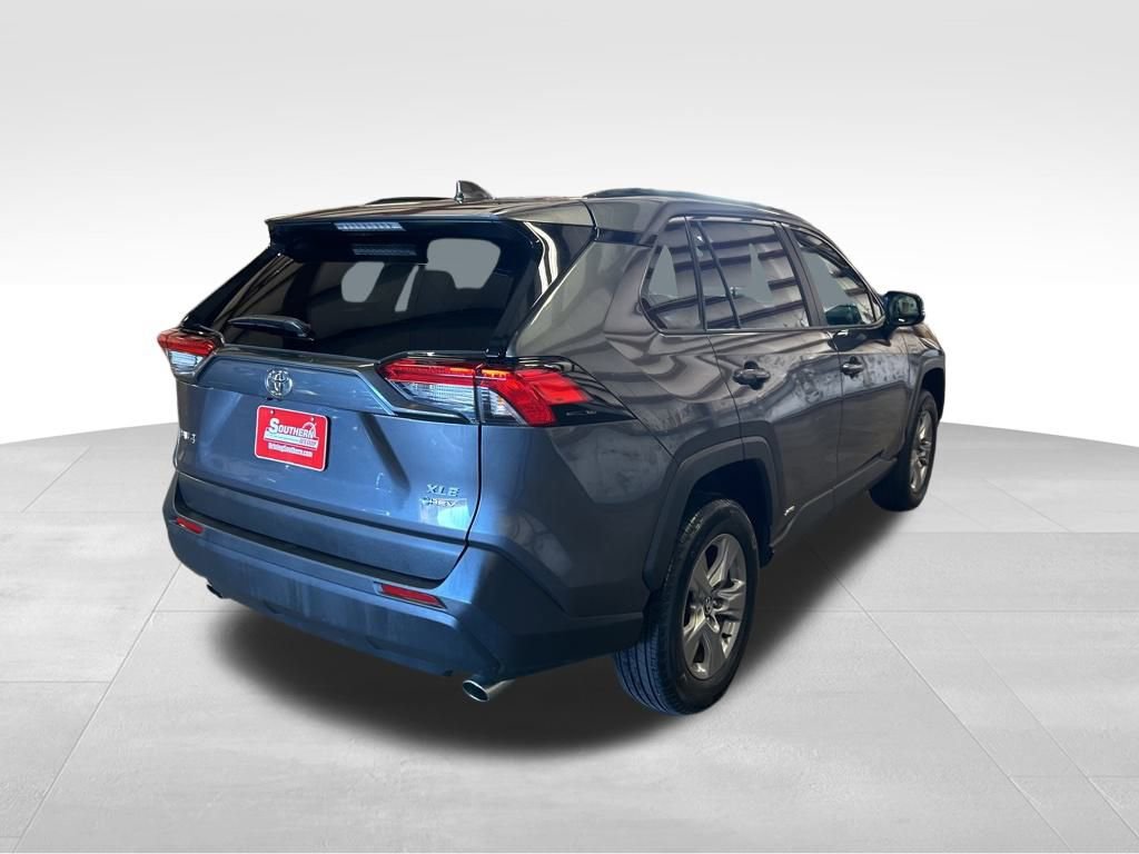 Used 2025 Toyota RAV4 XLE image 5