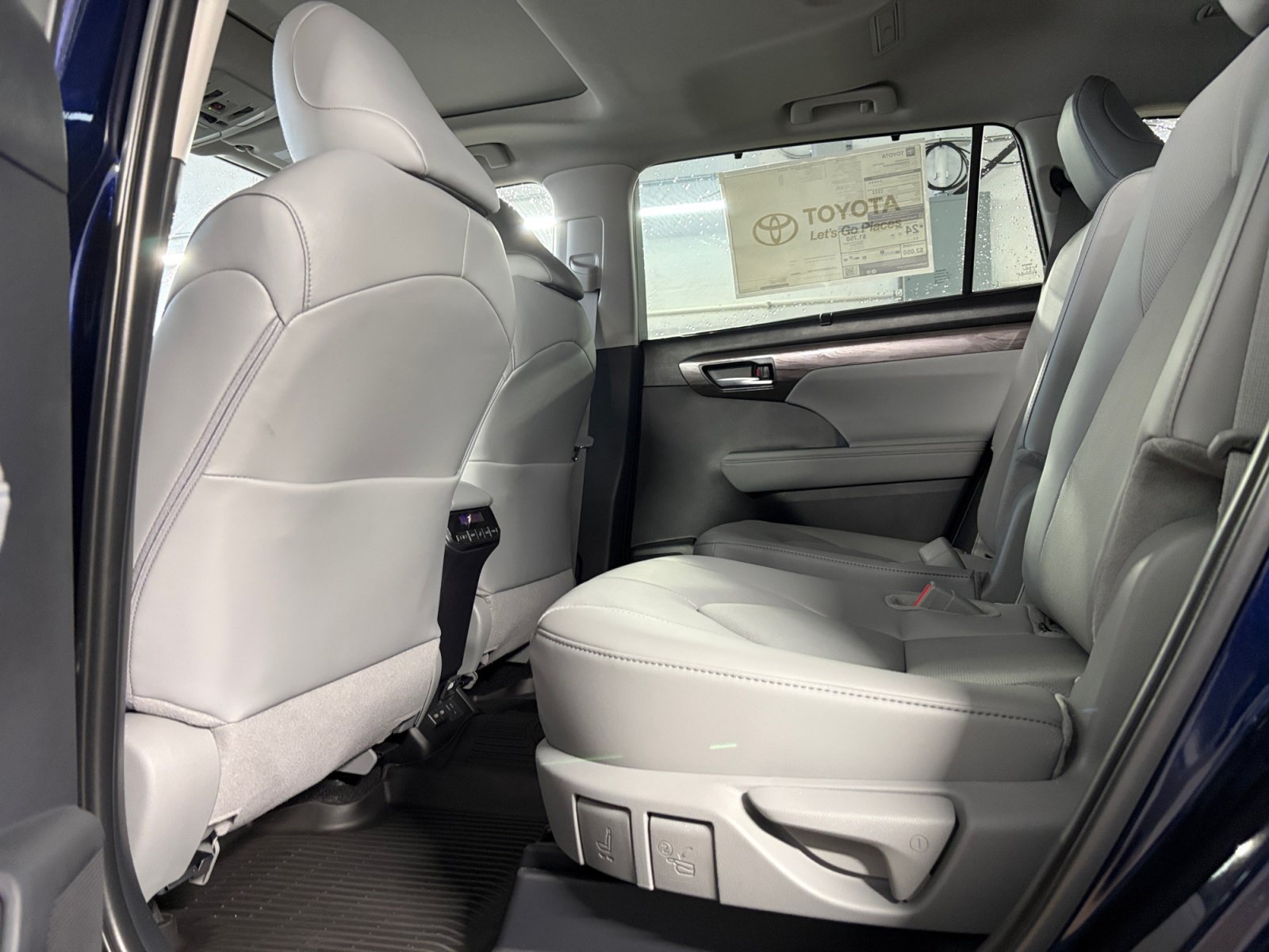 New 2026 Toyota Highlander Limited AWD/4WD image 17